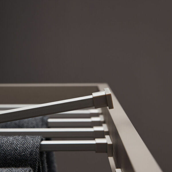 (15056) Выдвижная вешалка для брюк Unihopper в базу 600мм, c доводчиком, clip-on, COKA