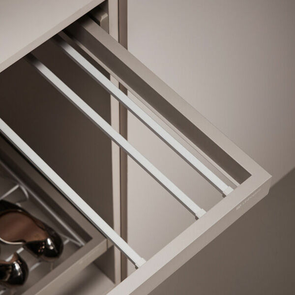 (15057) Выдвижная вешалка для брюк Unihopper в базу 800мм, c доводчиком, clip-on, COKA