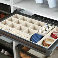 (24511) Unihopper NAKA выдвижн. полка для аксесуаров, стекл. лицевая панель, в базу 800 мм, 764 * 443 * 70