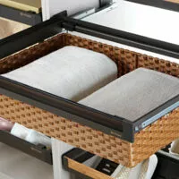 (24513) Unihopper NAKA выдвижн. корз. из ПВХ ротанга, стекл. лицевая панель, в базу 800 мм, 764 * 443*170